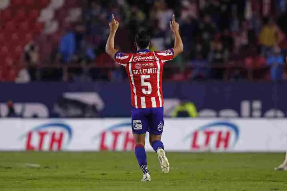 Ricardo Chávez celebra el gol de los potosinos
