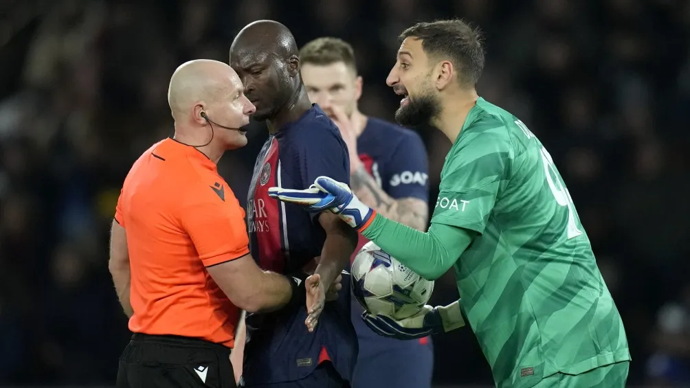 El duelo estuvo lleno de polémica arbitral