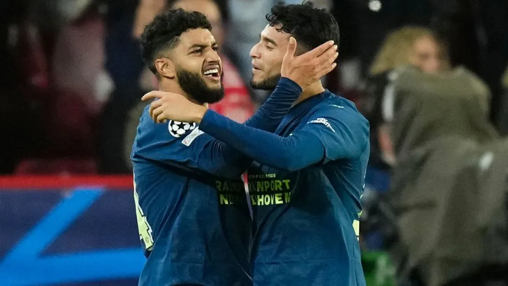 El PSV venció al Sevilla después de ir abajo por dos goles