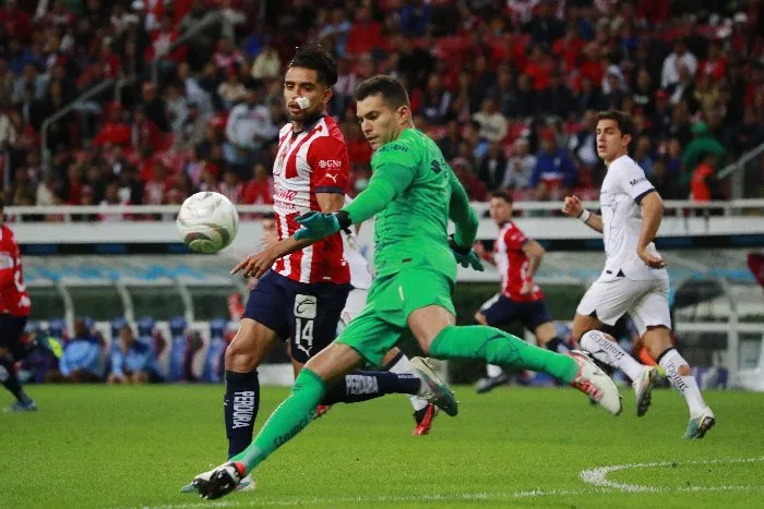 Julio González y Ricardo Marín durante el partido