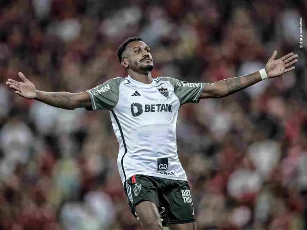 Edenilson en celebración de su gol