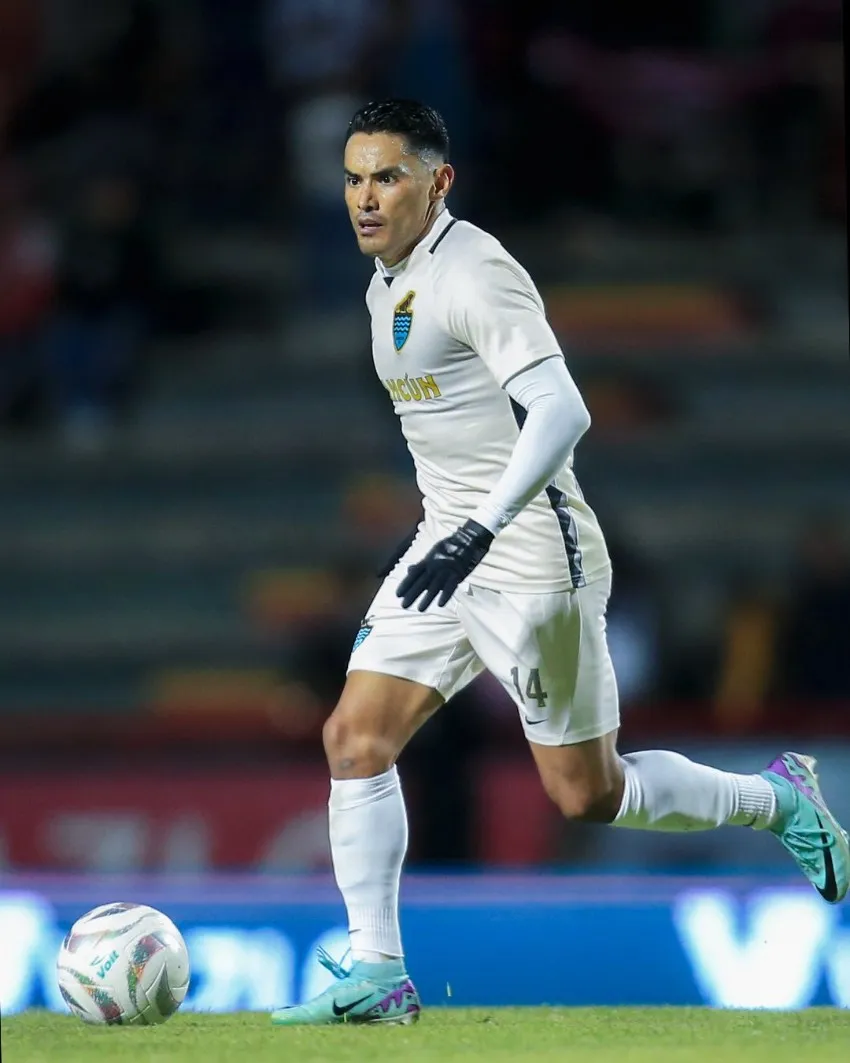 'Gallito' Vázquez en un partido de Cancún FC