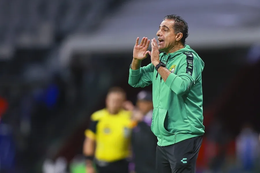 Renato Paiva en su paso por León