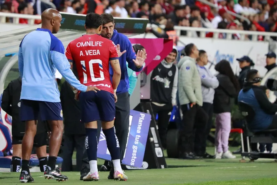 Alexis Vega ingresó de cambio en el 2T