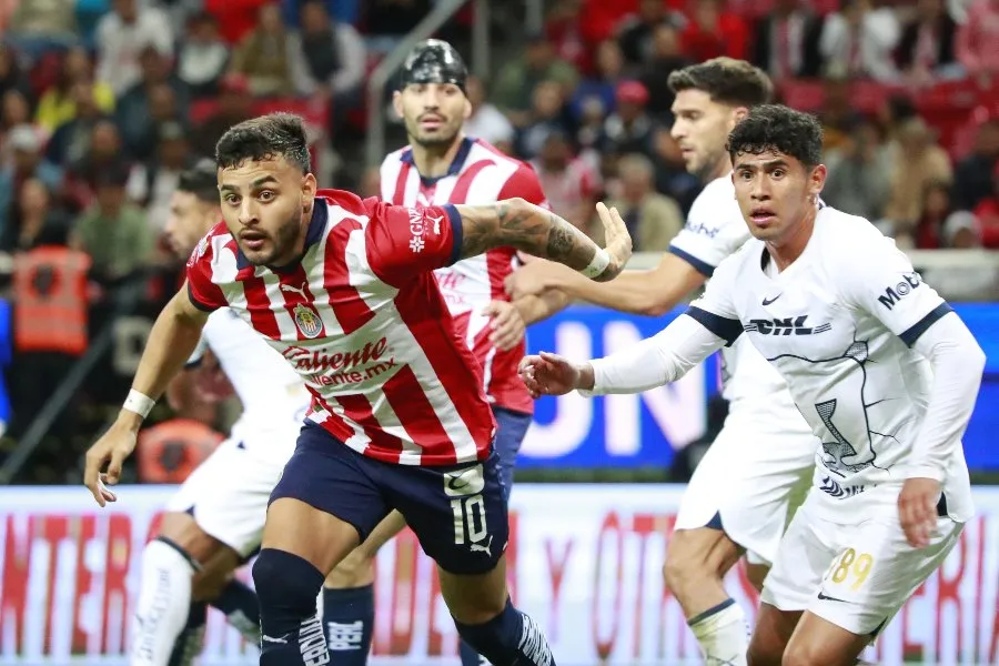 Alexis Vega fue abucheado por afición de Chivas