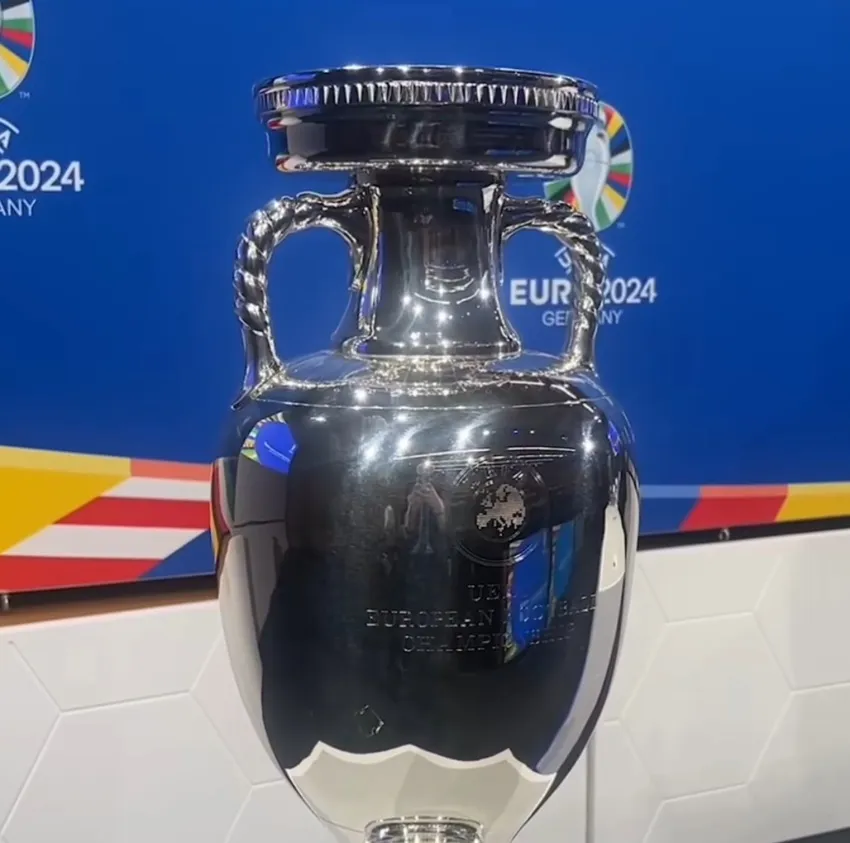 El trofeo oficial de la competición