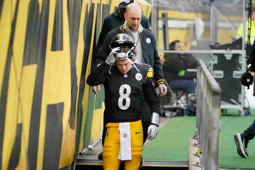 Kenny Pickett salió lesionado del partido de Steelers