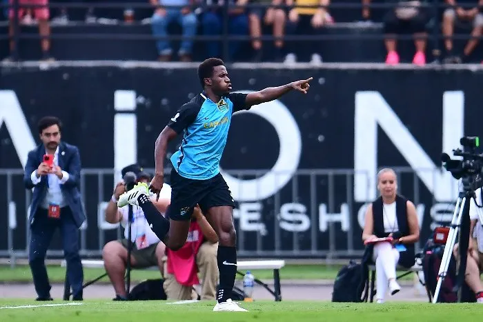 Traoré anotó dos goles