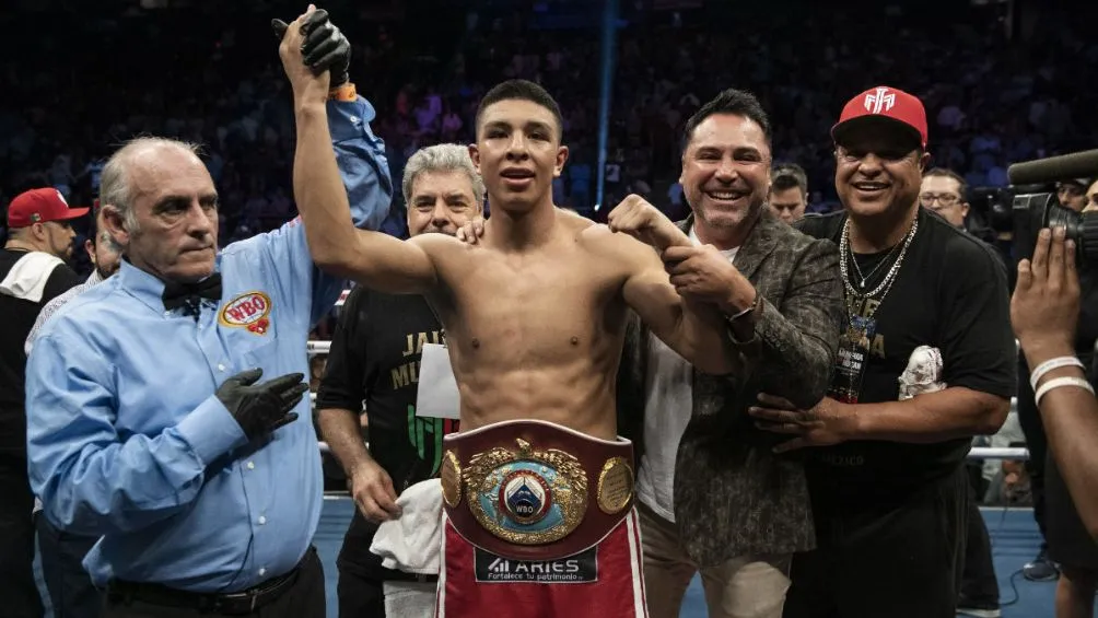 Munguía celebra una pelea