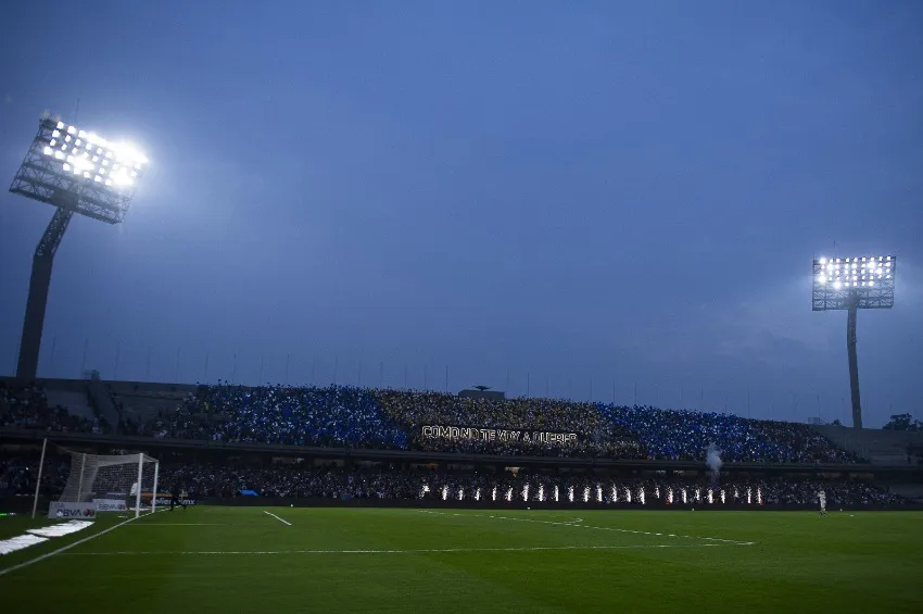 Afición de Pumas en el juego vs Chivas