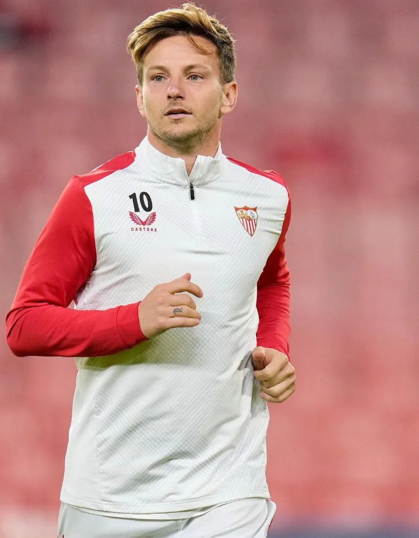 Rakitic en entrenamiento con Sevilla