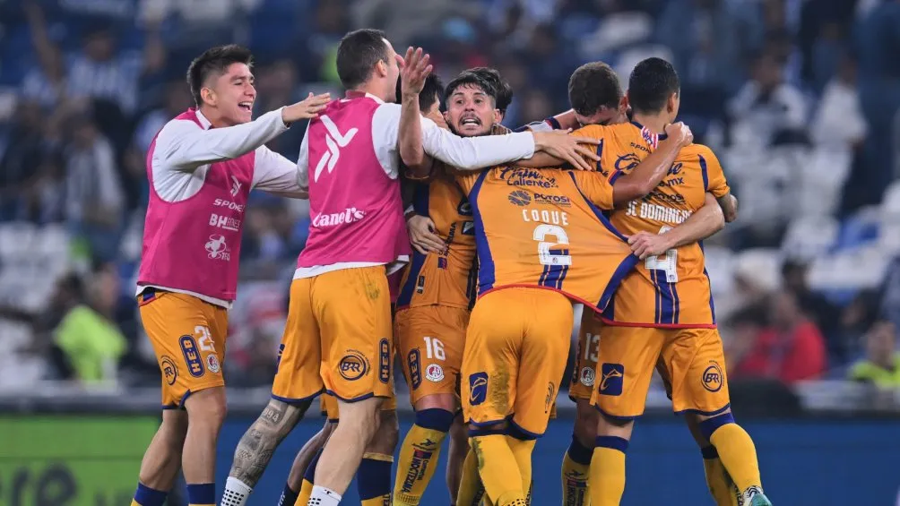 San Luis festejando en pase a las semifinales en casa de Rayados