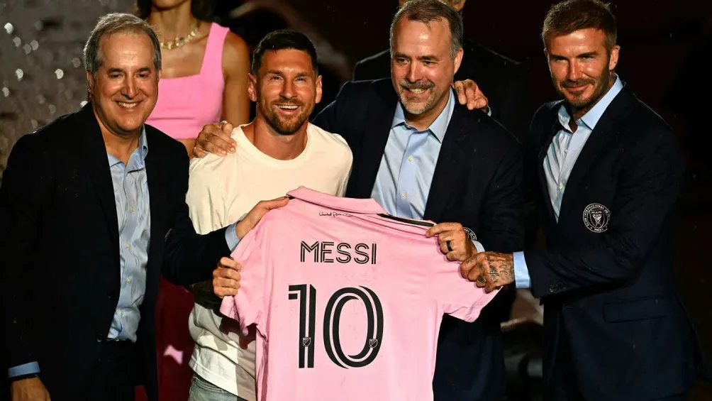 @InterMiamiCF Messi, los hermanos Mas y Beckham, en la presentación de Messi
