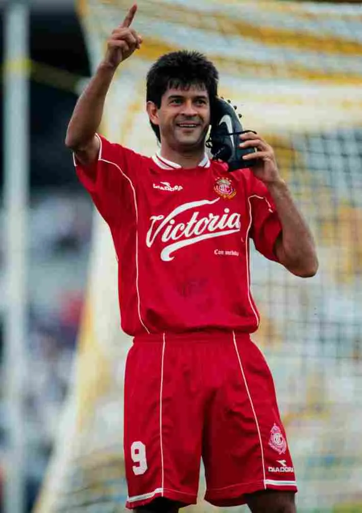 Cardozo en la celebración de un gol