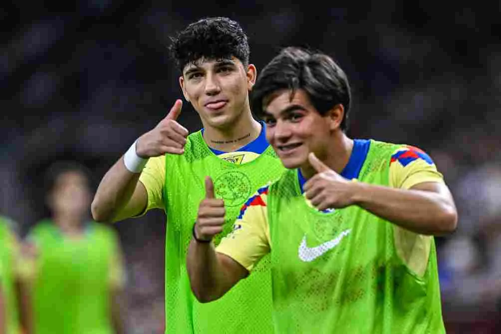 Kevin y Bruce El-mesmari en calentamiento con América