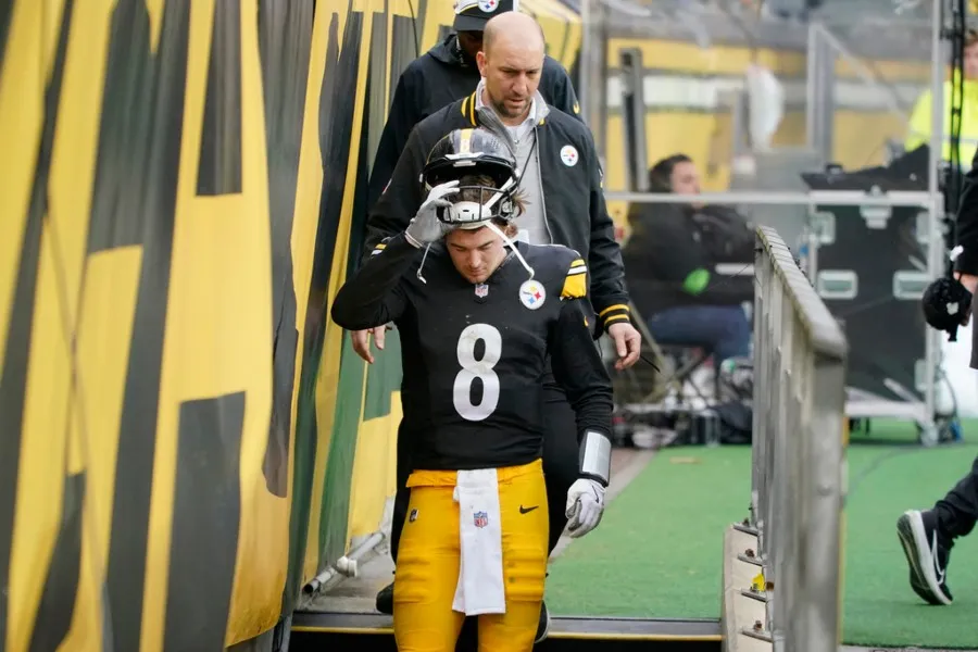 Kenny Pickett se perdeá el resto de la temporada