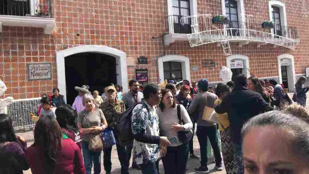 TWITTER: @AriadnaAyala La gente de Puebla evacuada tras el sismo