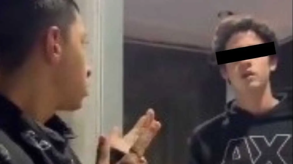 CAPTURA DE PANTALLA: Twitter: @porktendencia La agresión al guardia de seguridad quedó registrada en video.