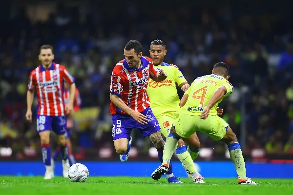 MEXSPORT América disputando el balón contra Atlético San Luis