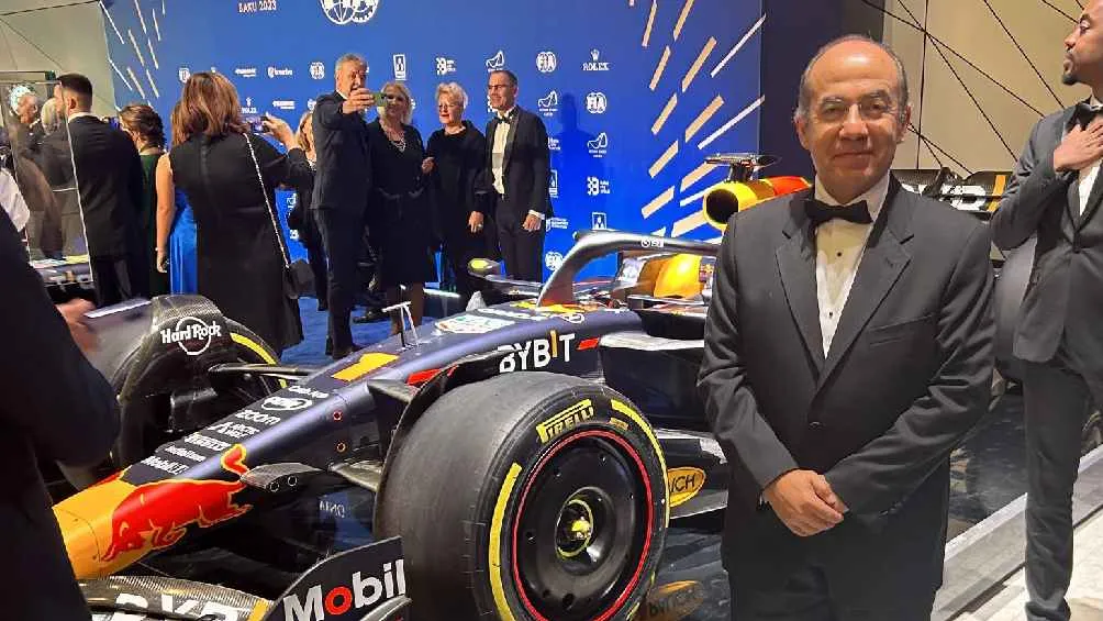 TWITTER @FelipeCalderon Calderón estuvo presente