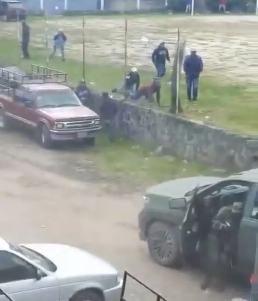 Los pobladores se enfrentaron al grupo armado