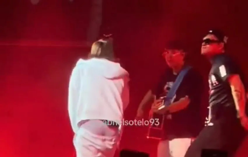 El artista interpretó varios de sus éxitos