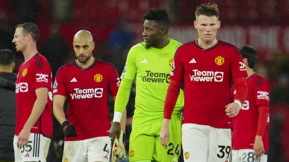 AP Jugadores del United, desconsolados tras la derrota