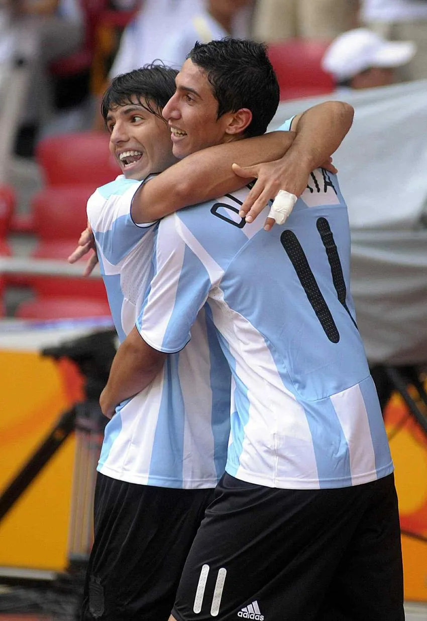 Kun Agüero y Di María en un partido de Argentina
