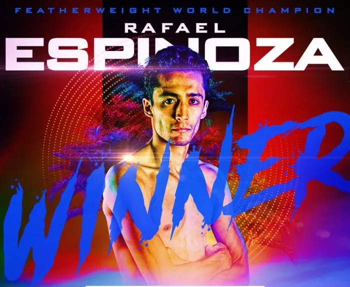 Twitter @trboxing Rafael Espinoza se llevó la victoria