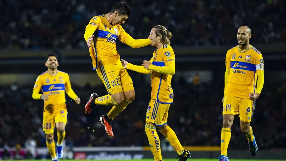 Ángulo festejando gol ante Pumas