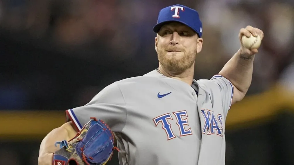 Smith lanzando con las Rangers