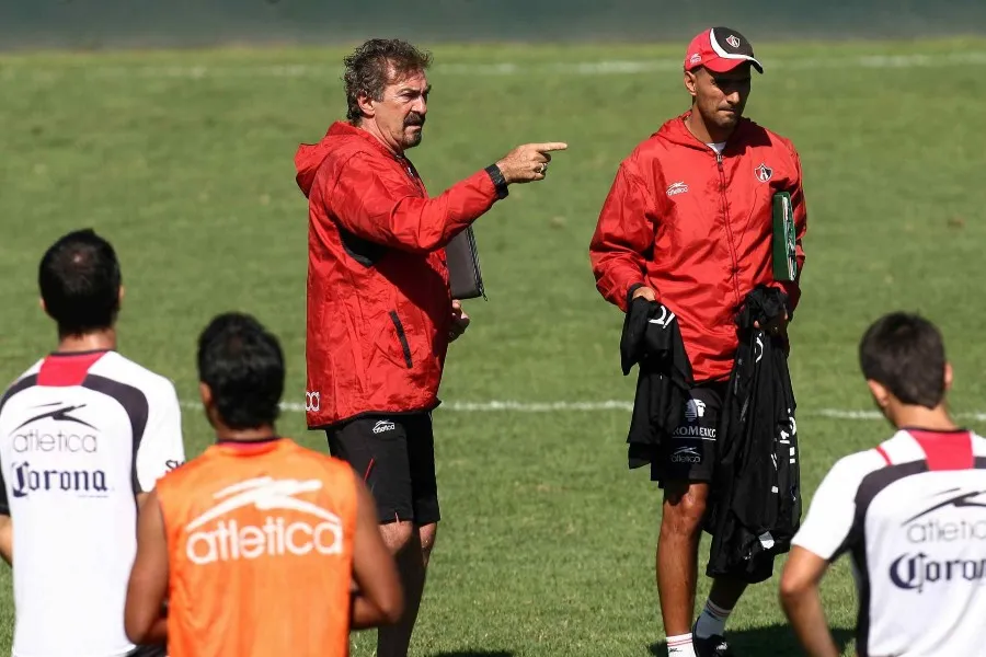 Ricardo La Volpe en su paso por Atlas