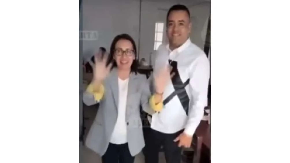 En el video, la política aparece junto a 'El Choko', presunto líder criminal.