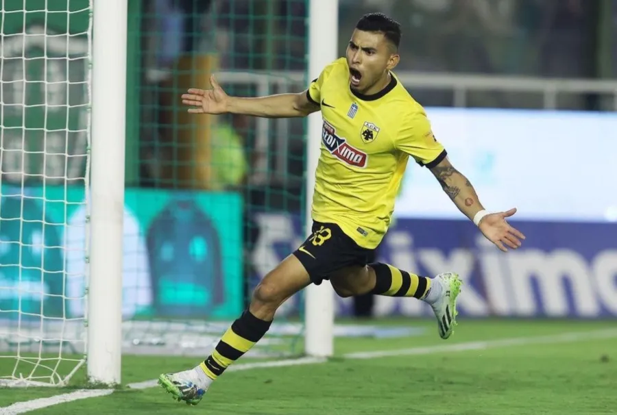 Orbelin Pineda, jugador mexicano del AEK Atenas