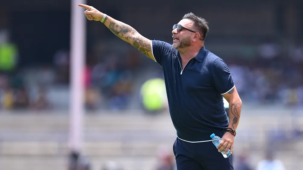 Antonio Mohamed durante un partido