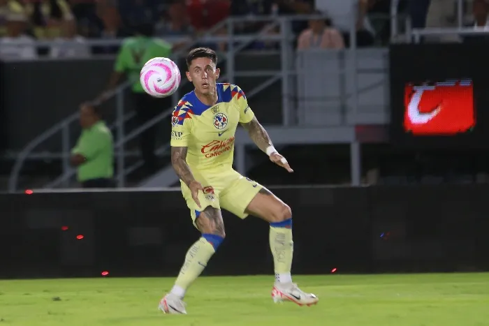 Brian Rodríguez jugando con América