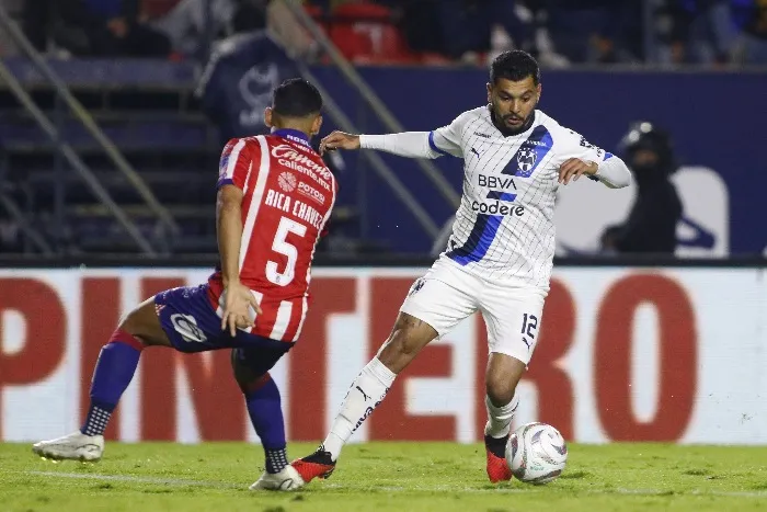 'Tecatito’ Corona jugando con los Rayados