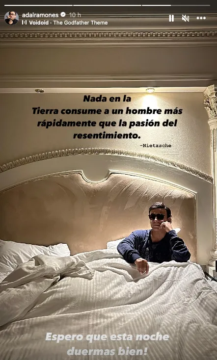Adal Ramones le respondió de una manera más tranquila desde su cama.