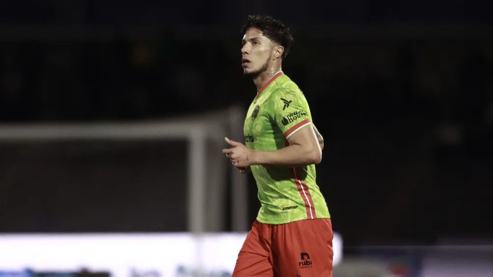 Carlos Salcedo en parido con Juárez