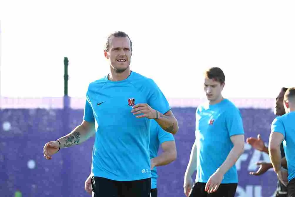 TWITTER: @REDSOFFICIAL Urawa Reds en su última práctica antes del juego