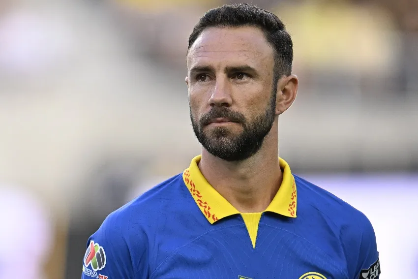 MEXSPORT Miguel Layún previo a un partido del América
