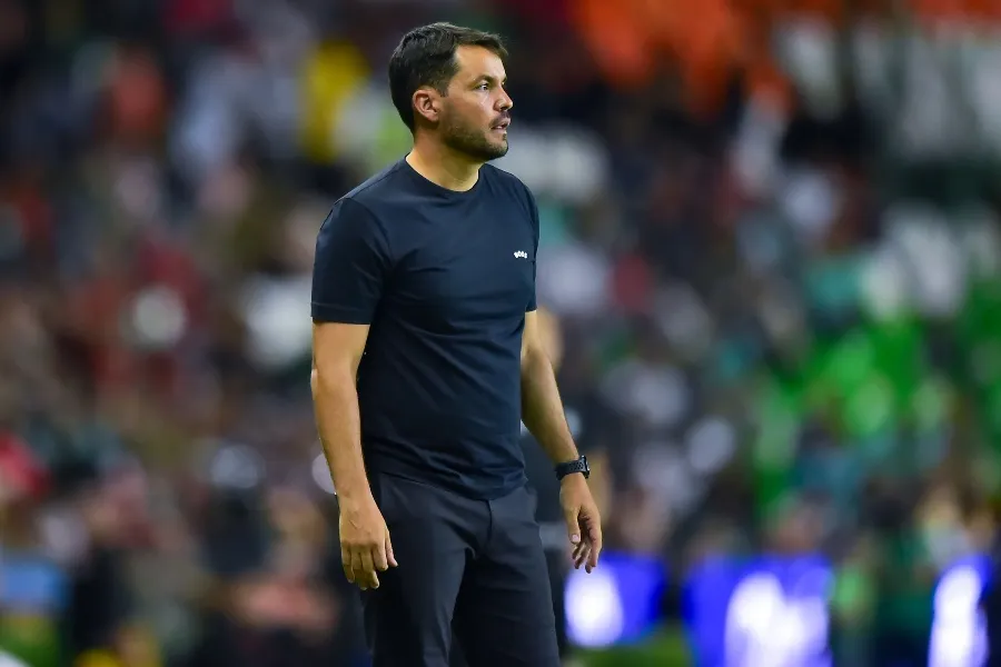 Nicolás Larcamón se va de León