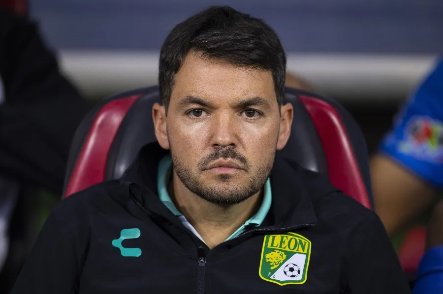 Nicolás Larcamón, director técnico de León