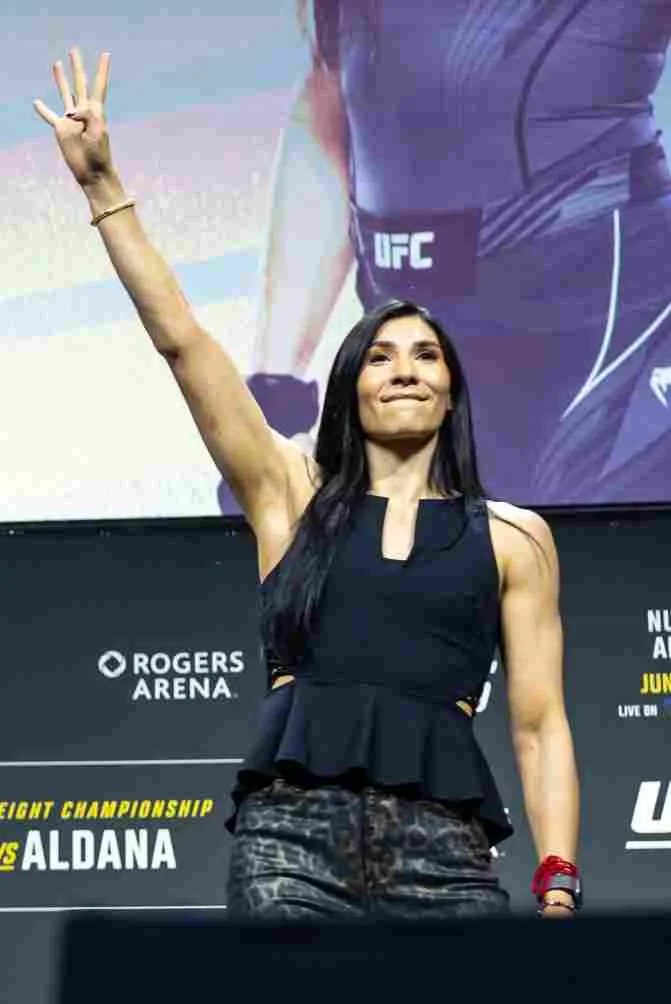 Irene Aldana prepara para su pelea