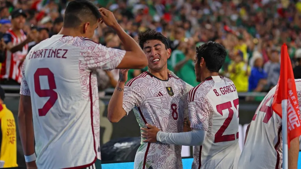 Govea celebrando su primer gol con la Selección Mexicana