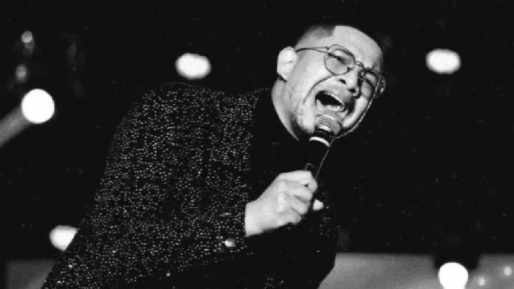 TWITTER @NuestroDiario Se desplomó en pleno concierto