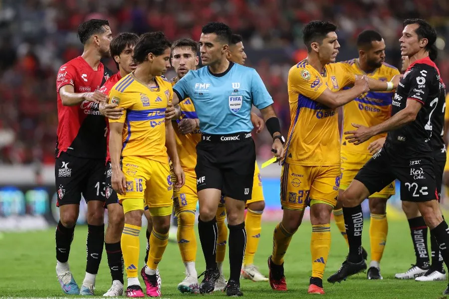 Adonai Escobedo en partido de Tigres durante el AP2023