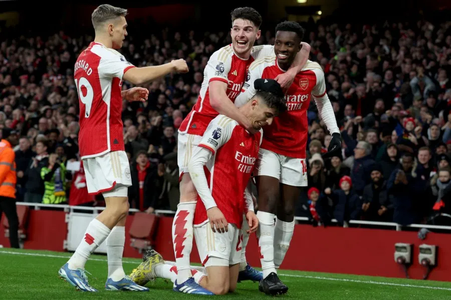 Arsenal tomó la cima de la Premier League