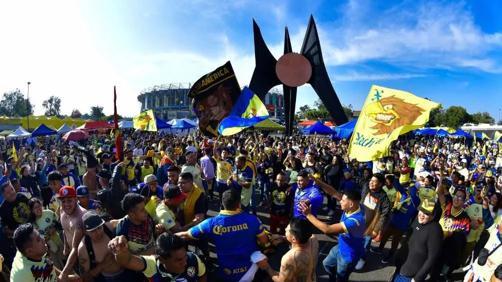 Así se viven las horas previas en las inmediaciones del Azteca