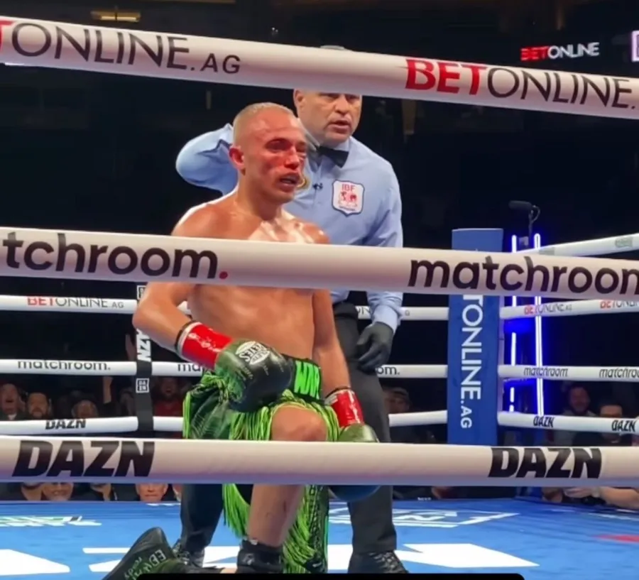 Jesse Rodríguez mandó a la lona a Sunny Edwards